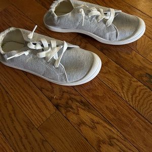 Grey boutique slip on tennis shoes